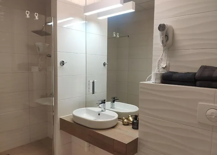 Aleje Jerozolimskie Apartman *