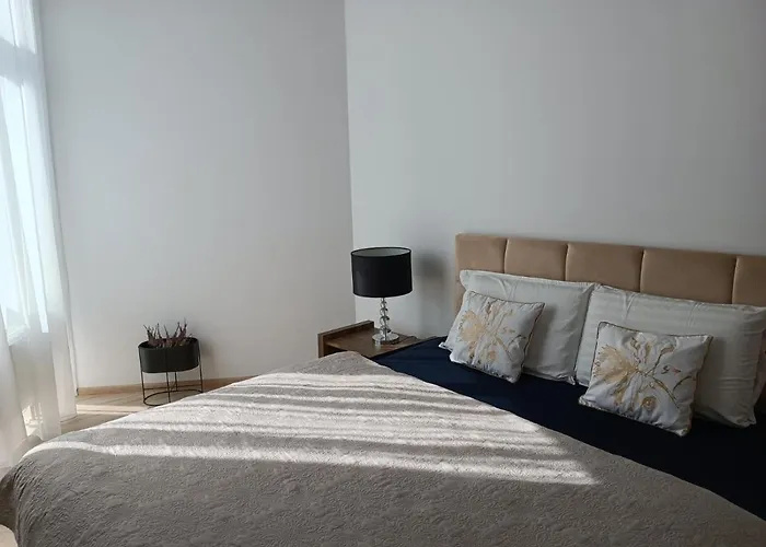 Aleje Jerozolimskie Apartman *