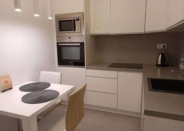 Aleje Jerozolimskie Apartman *