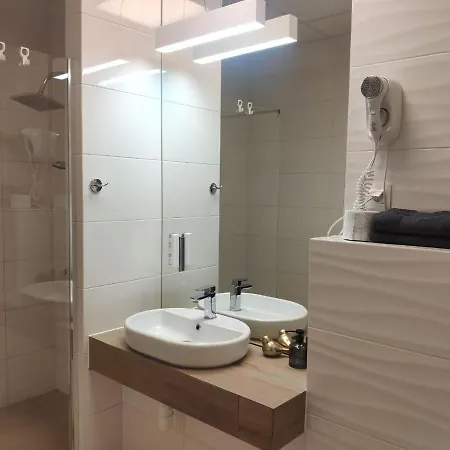 Aleje Jerozolimskie 아파트 *